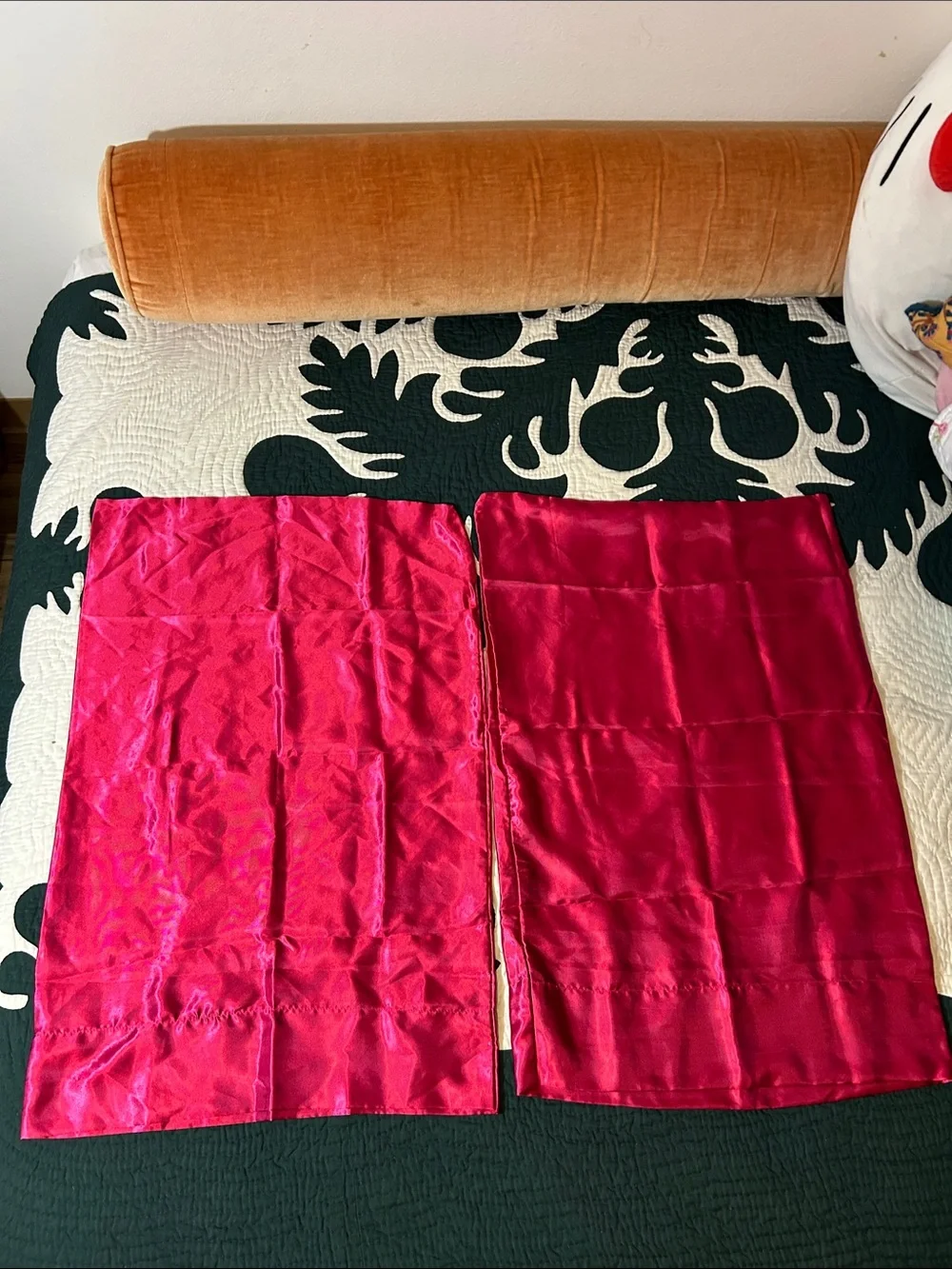 New Juicy Couture Queen Size Sheets 4pcs set  (Hot Pink )